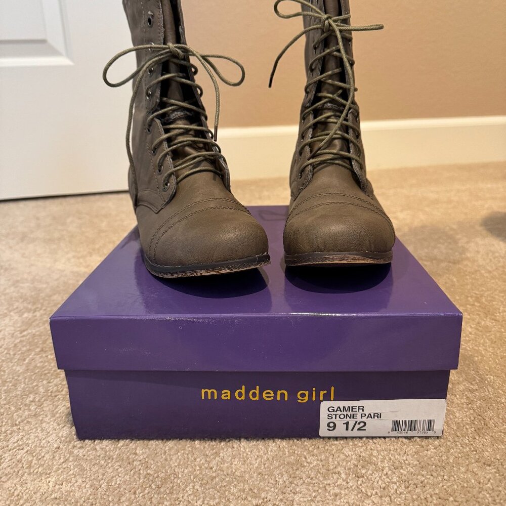 Madden Girl Gamer Boots, Size 9.5 M, Stone (grey tone)